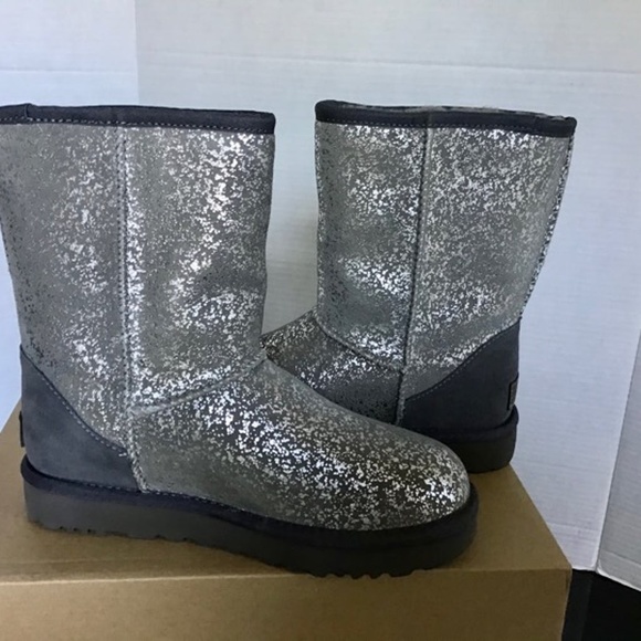 FINAL MARKDOWN! NIB ! UGG CLASSIC SHORT - Picture 2 of 7